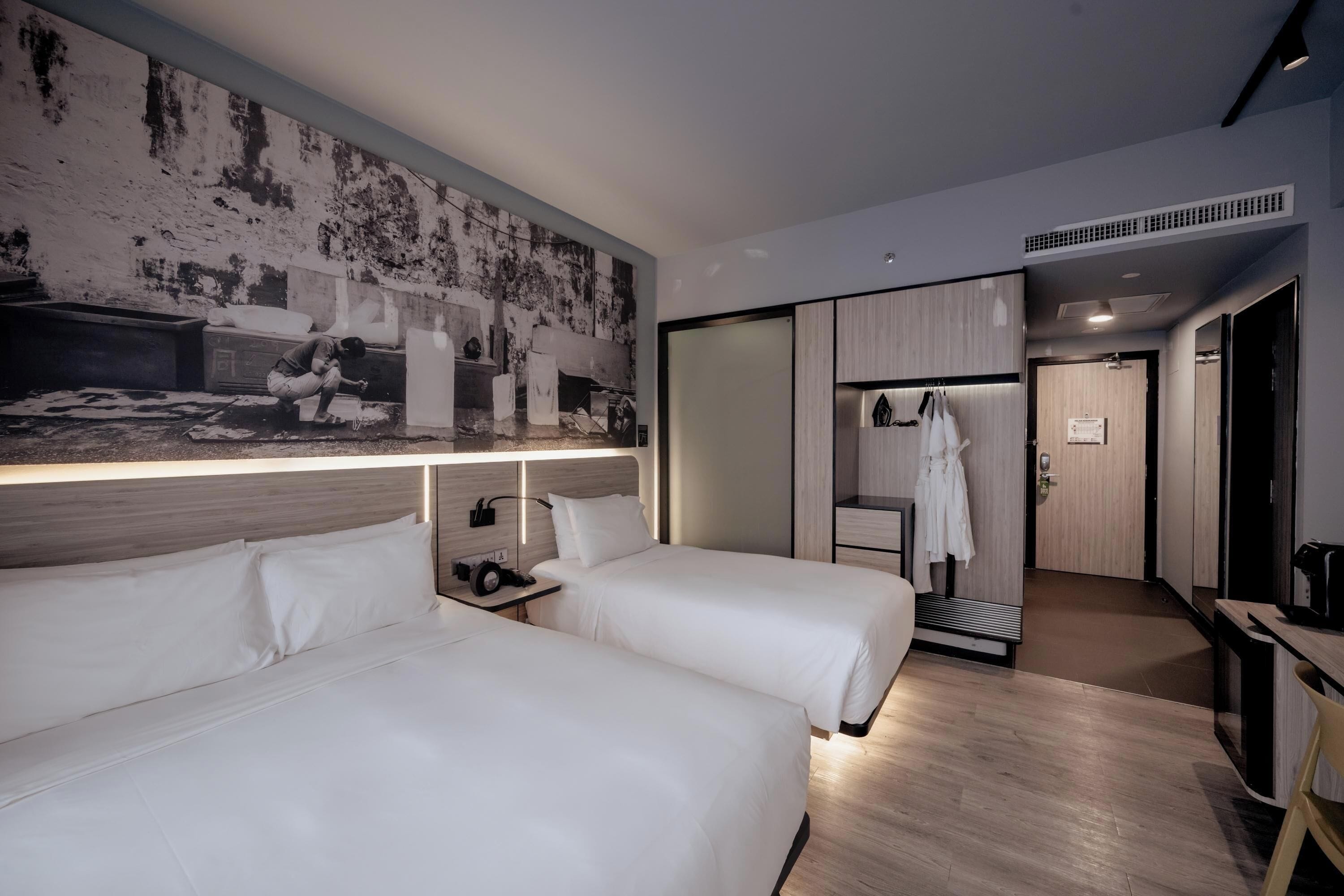 premier triple room (1 queen and 1 single), non smoking | view from room