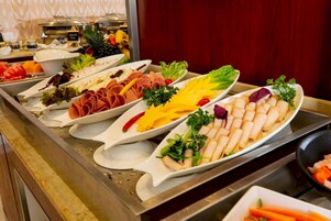 Desayuno buffet todos los días (con cargo)