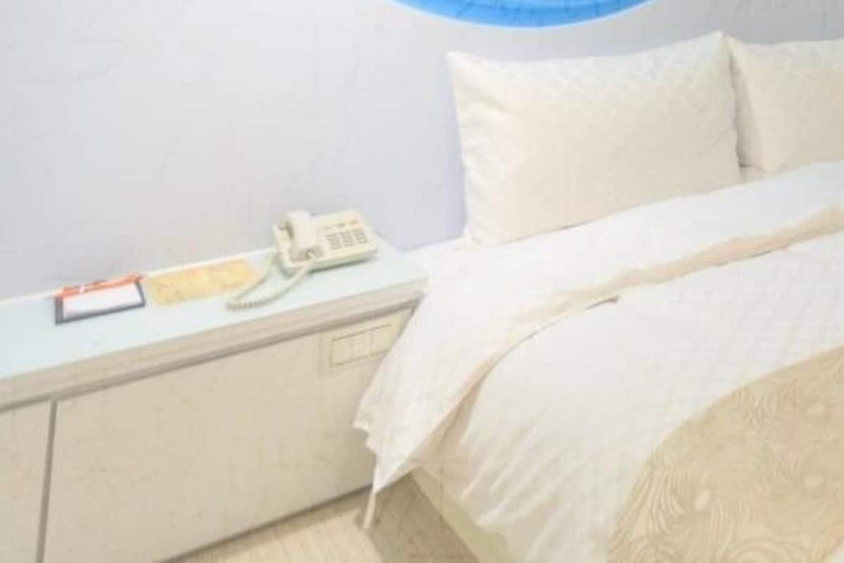 Blackout curtains, free WiFi, bed sheets