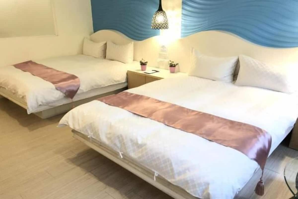 Blackout curtains, free WiFi, bed sheets