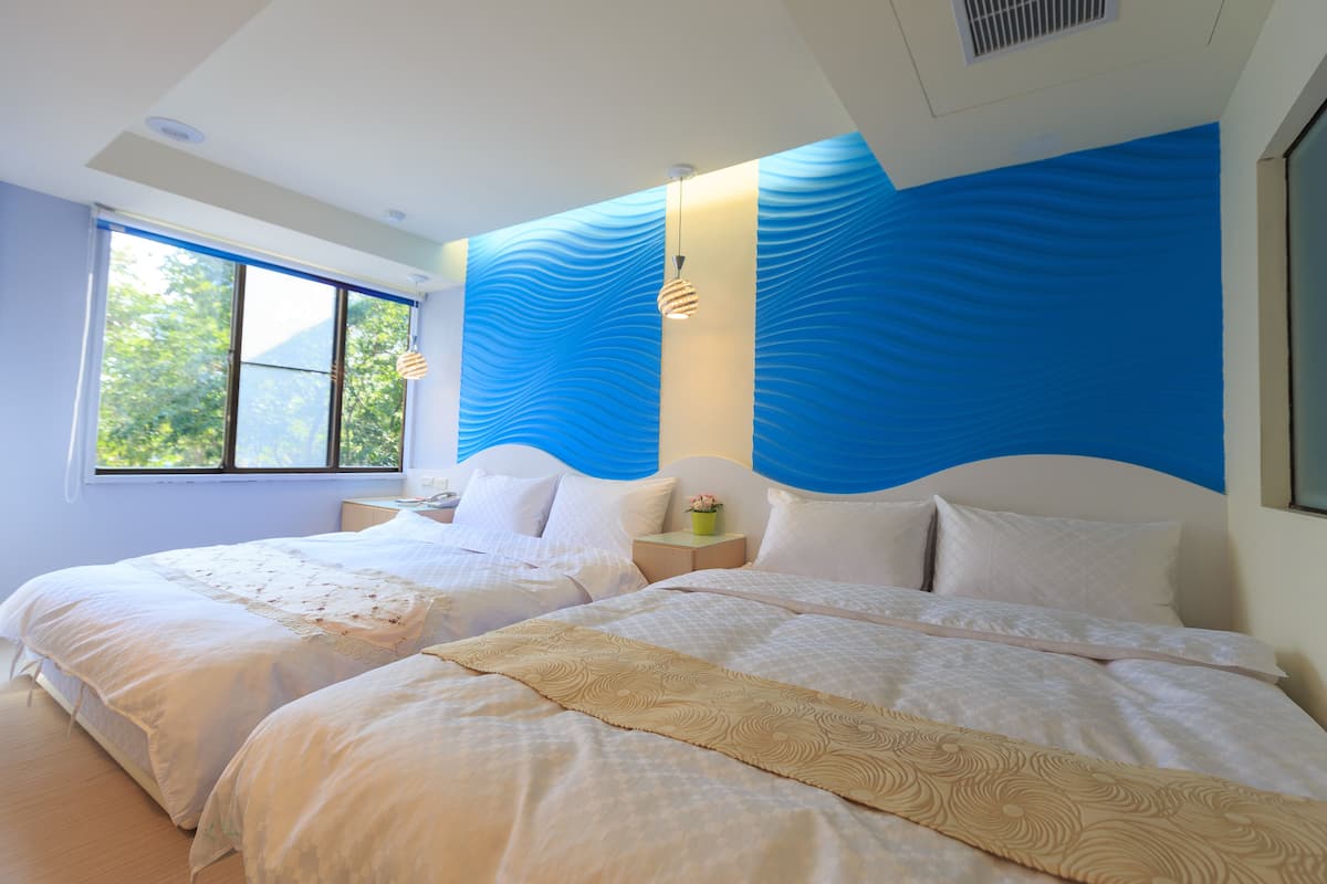 Blackout curtains, free WiFi, bed sheets