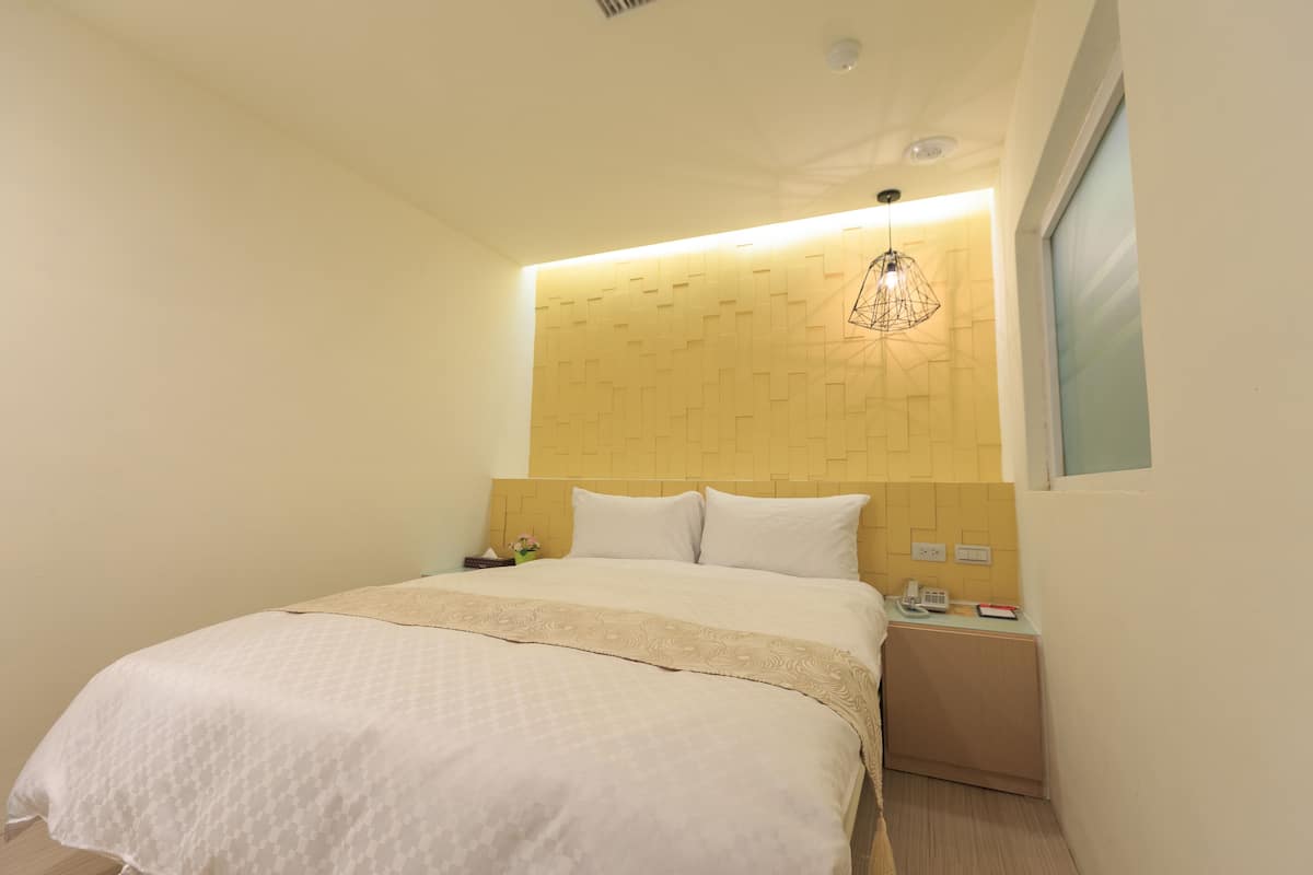 Blackout curtains, free WiFi, bed sheets