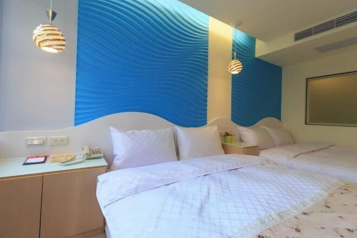 Blackout curtains, free WiFi, bed sheets