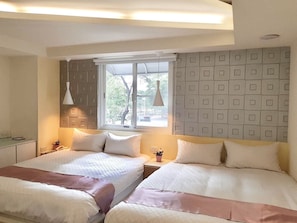 Deluxe Quadruple Room | Blackout drapes, free WiFi, bed sheets - Travel Young (Kaohsiung)