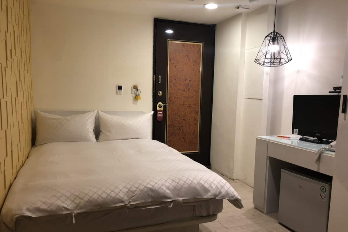Blackout curtains, free WiFi, bed sheets