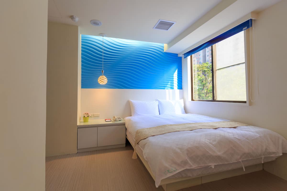 Blackout curtains, free WiFi, bed sheets