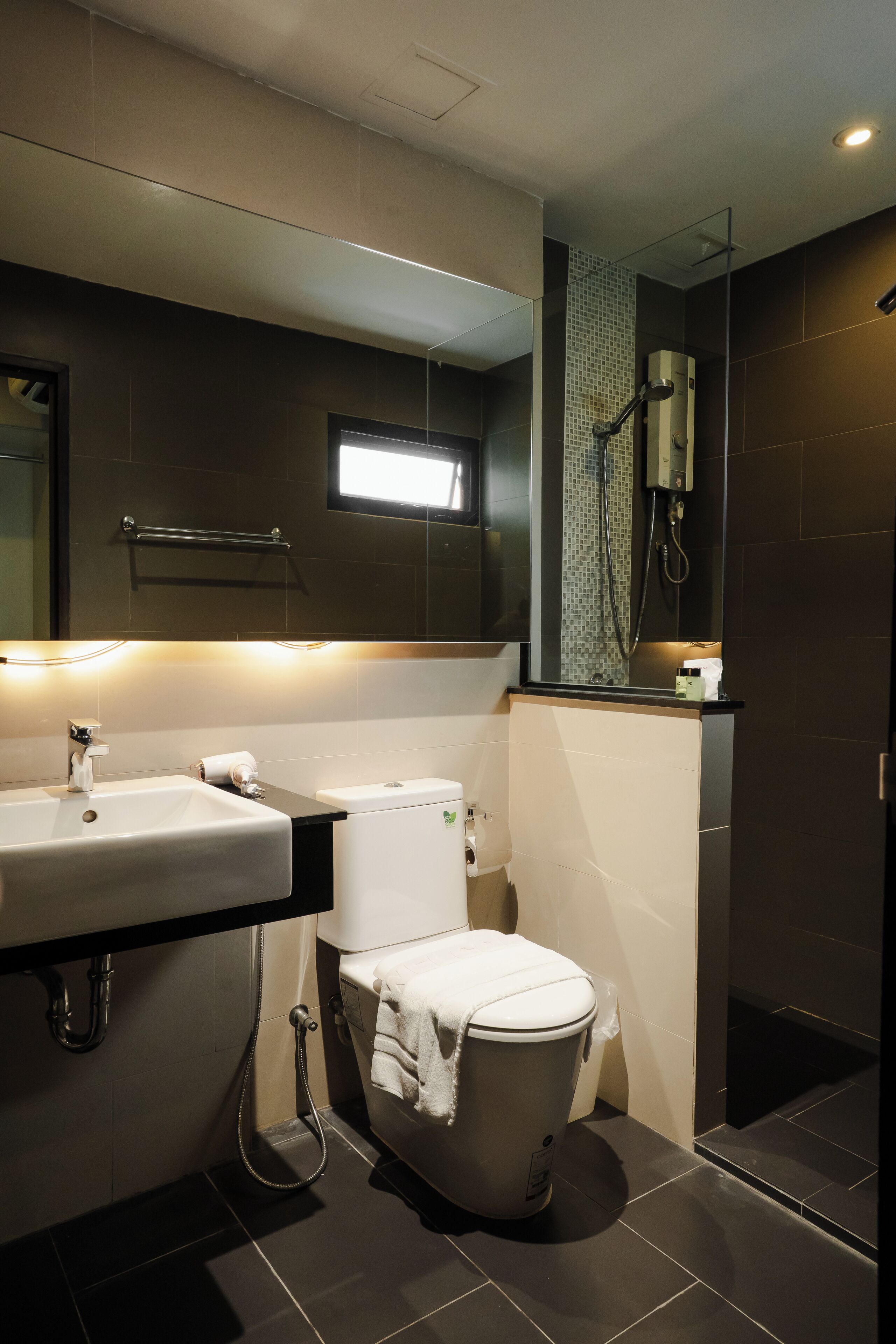 standard twin room | bathroom | shower, free toiletries, hair dryer, bidet
