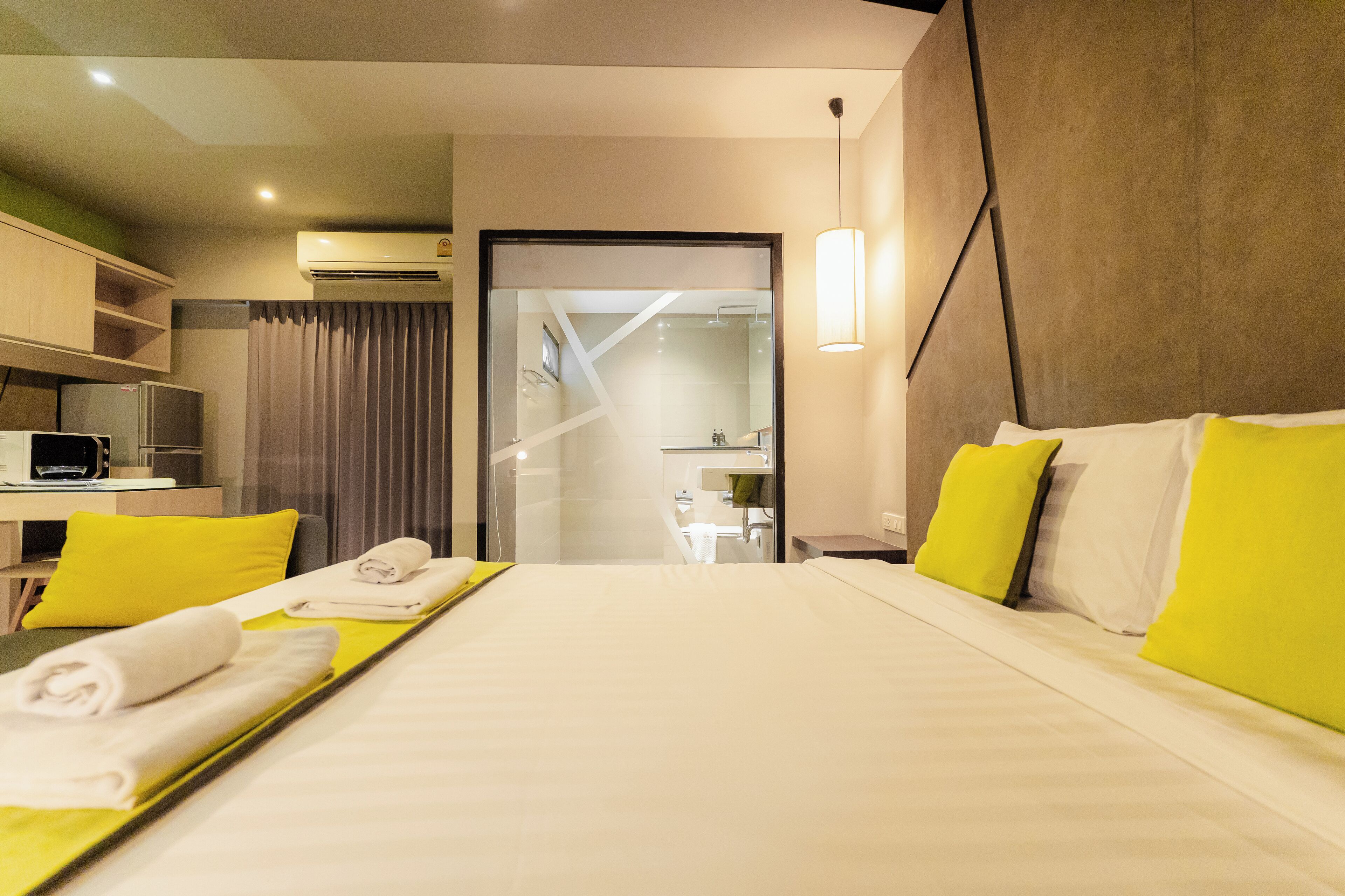 deluxe room | 1 bedroom, in-room safe, desk, free wifi