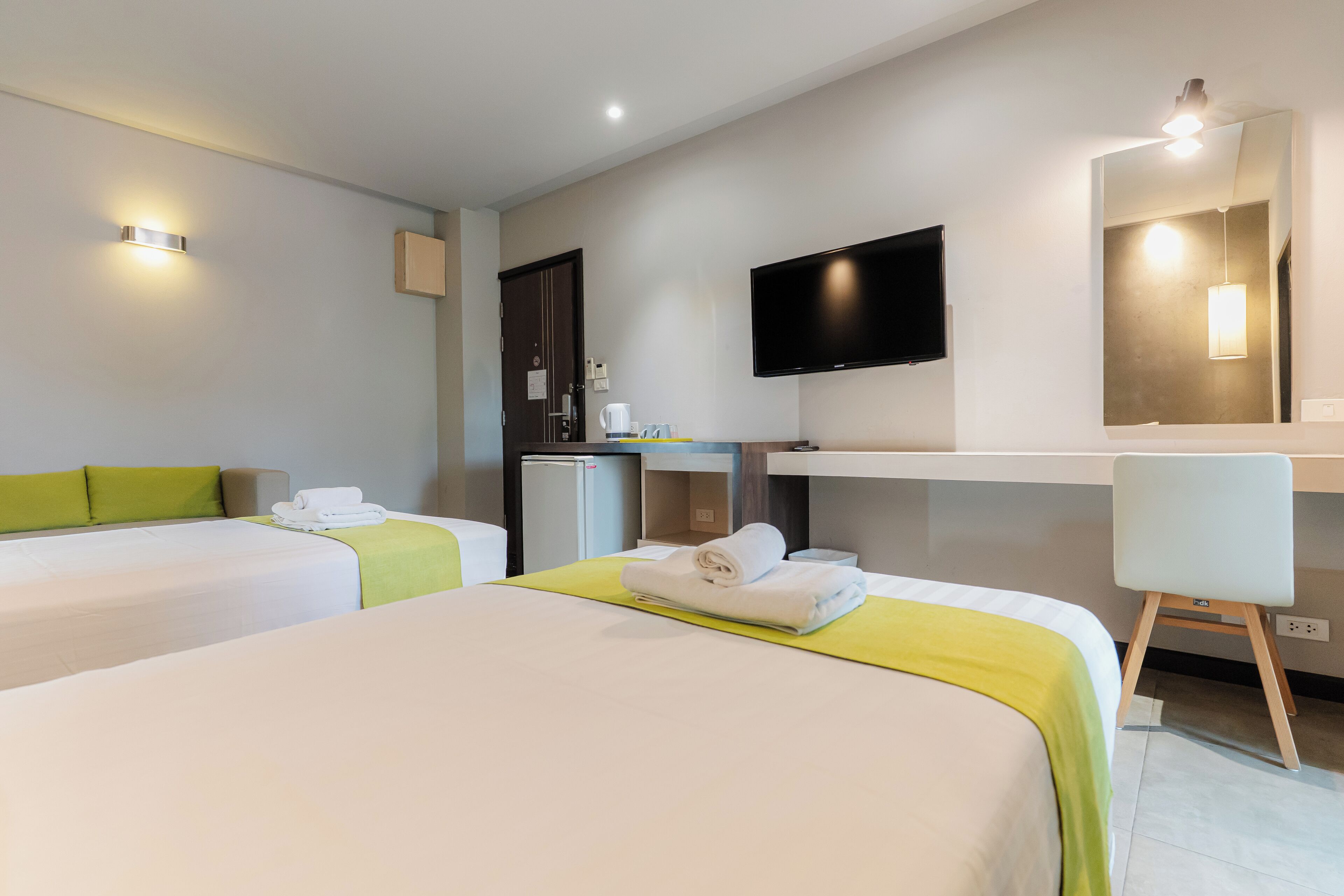standard twin room | 1 bedroom, in-room safe, desk, free wifi