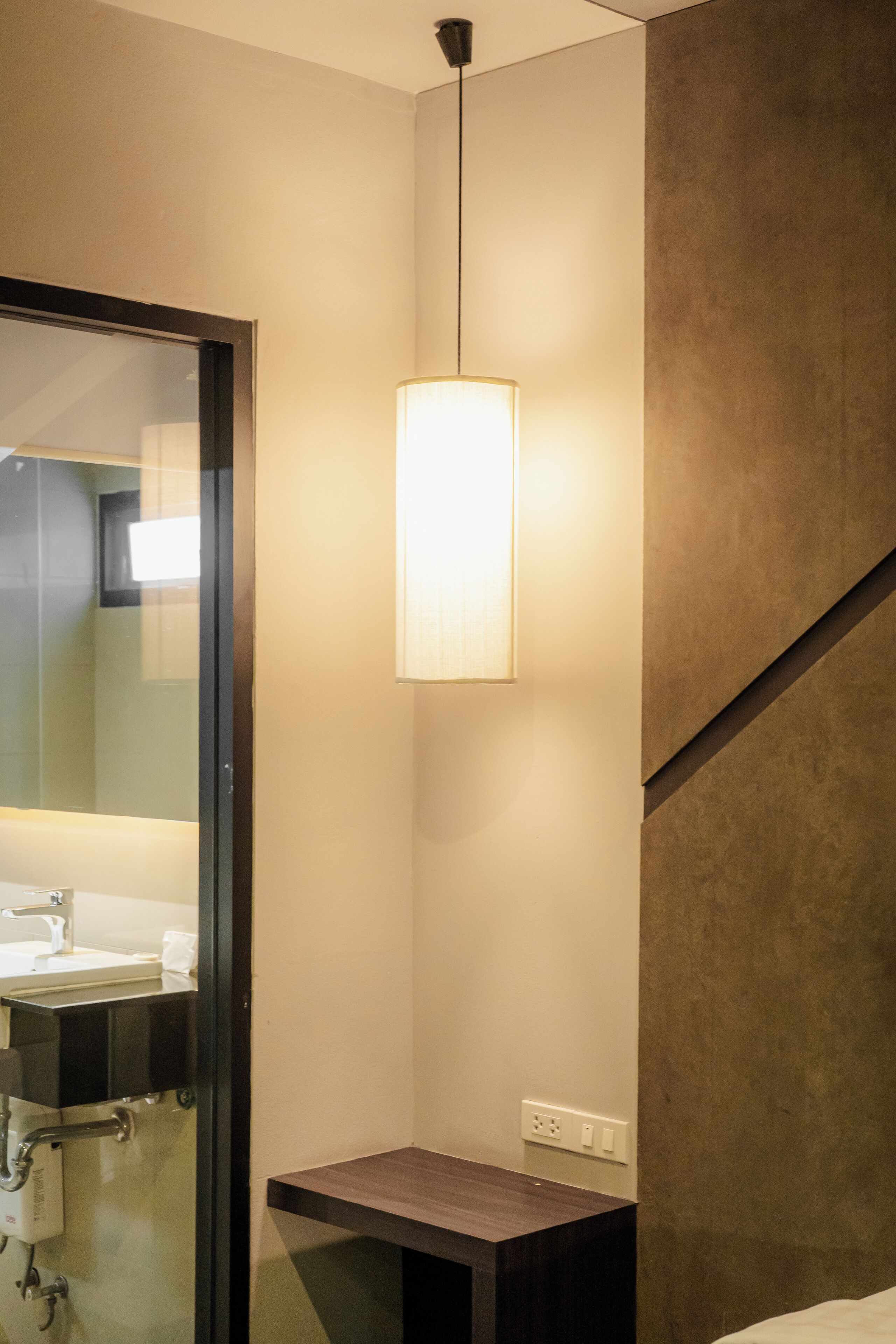 deluxe room | 1 bedroom, in-room safe, desk, free wifi