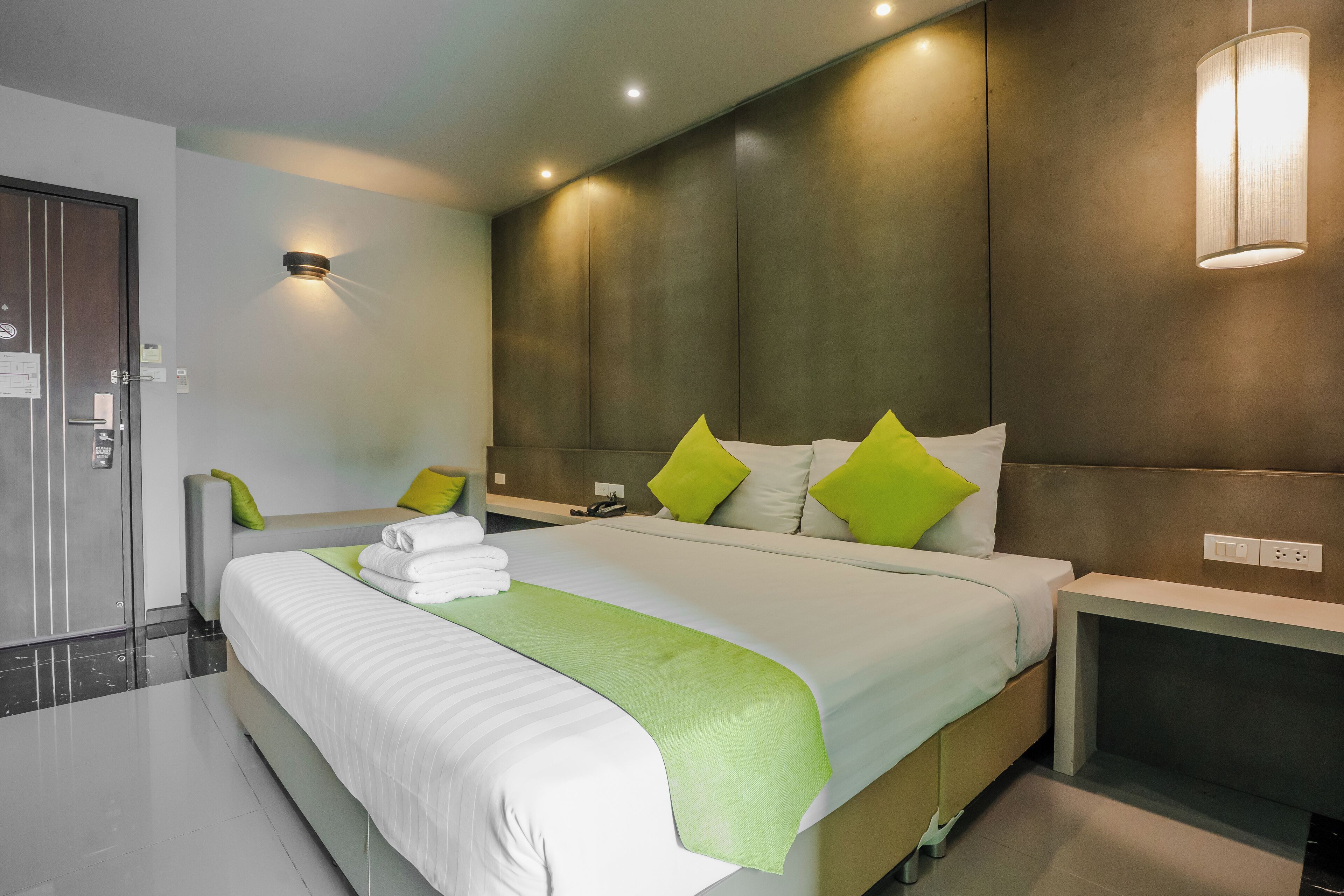 standard double room | 1 bedroom, in-room safe, desk, free wifi