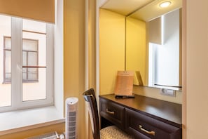 2 bedrooms, premium bedding, in-room safe, desk