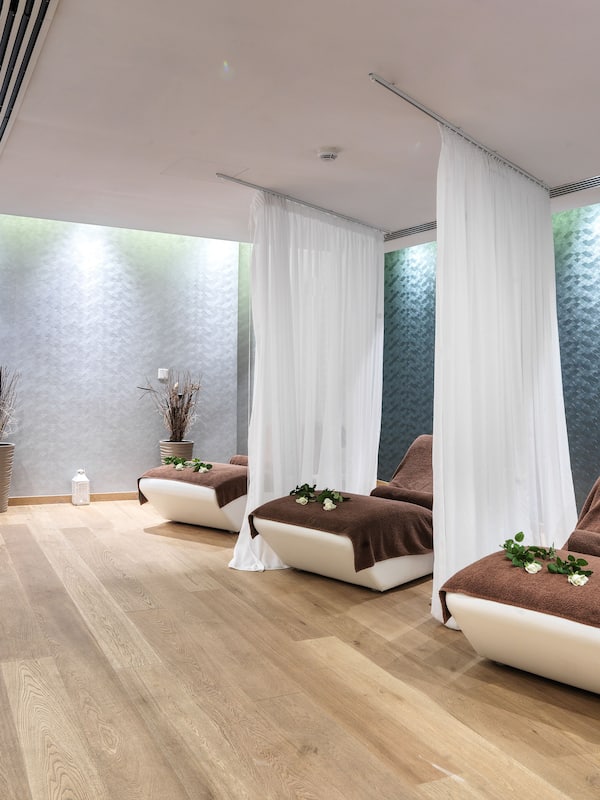 Sauna, body treatments, facials, massage/treatment rooms