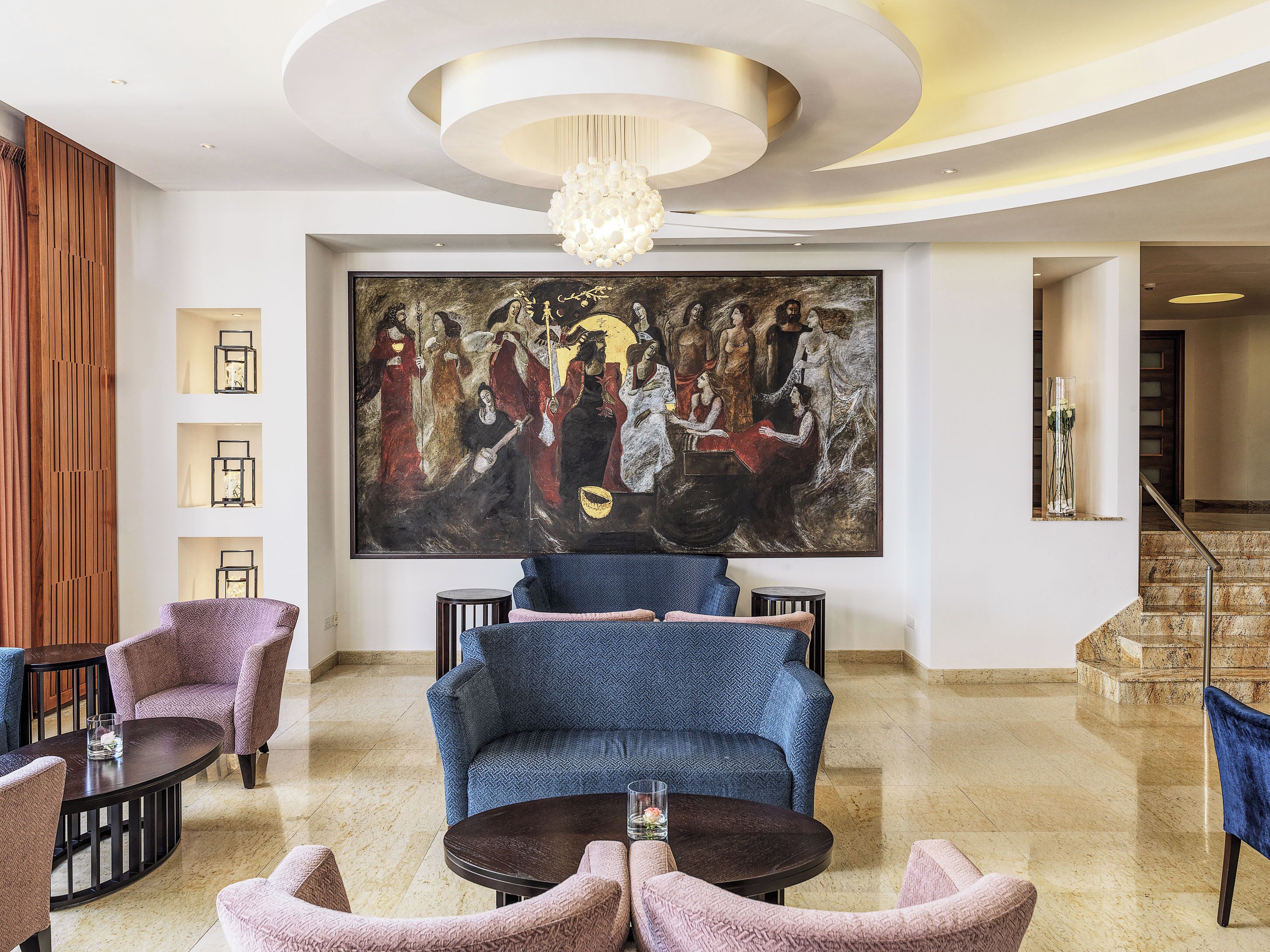 4 bars/lounges, poolside bar