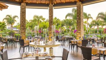 8 restaurants, serveren diner, Italiaanse gerechten