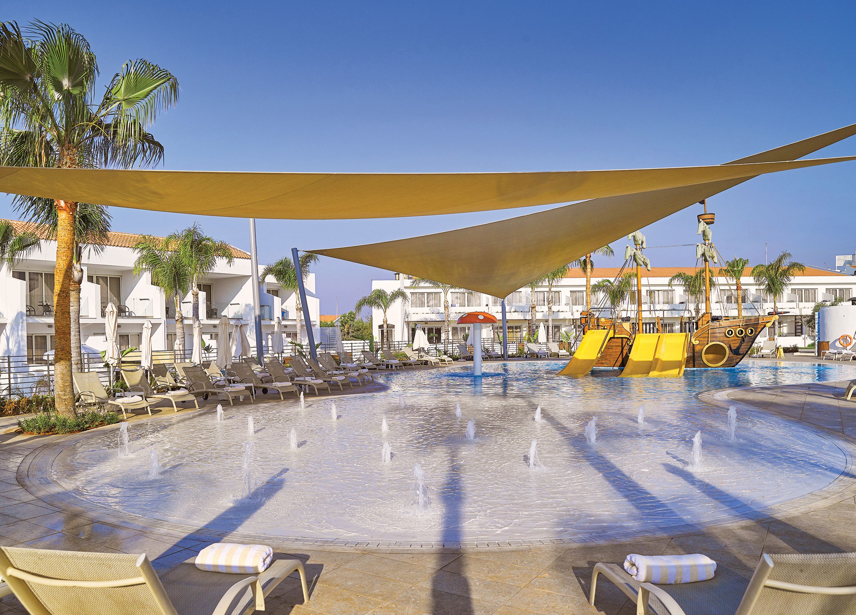 Indoor pool, 6 outdoor pools, pool umbrellas, sun loungers