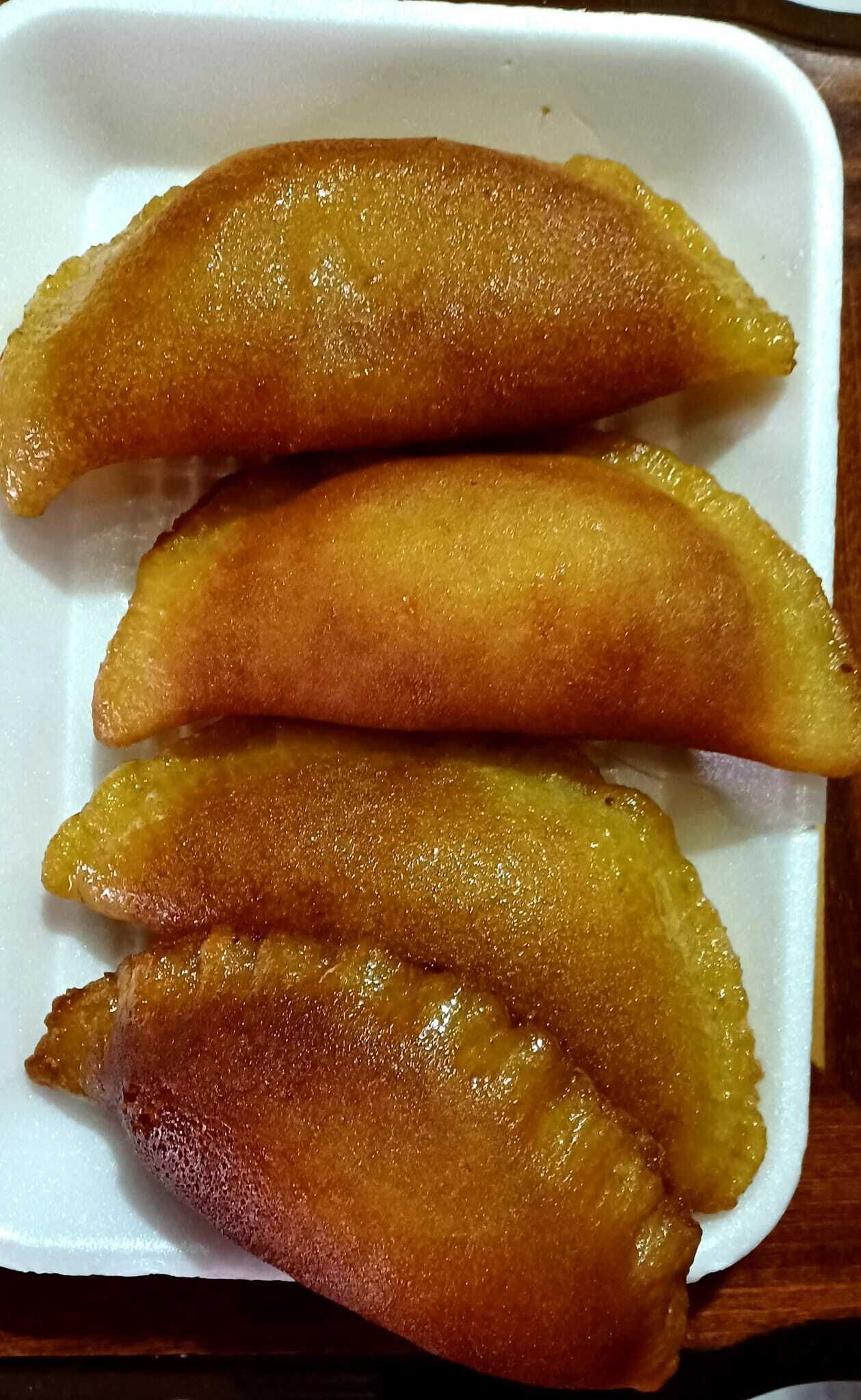 breakfast, lunch, dinner served; international cuisine