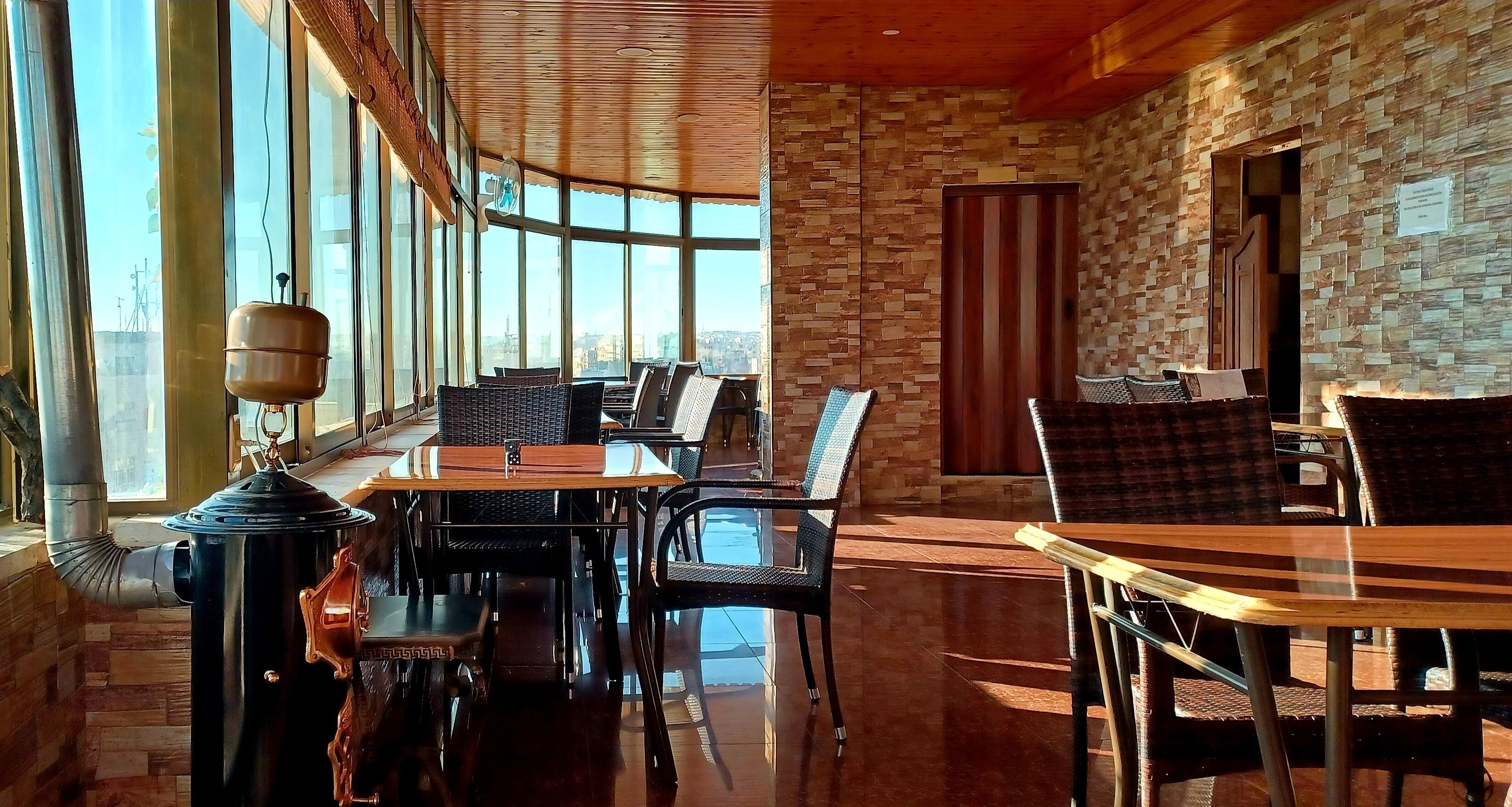 breakfast, lunch, dinner served; international cuisine