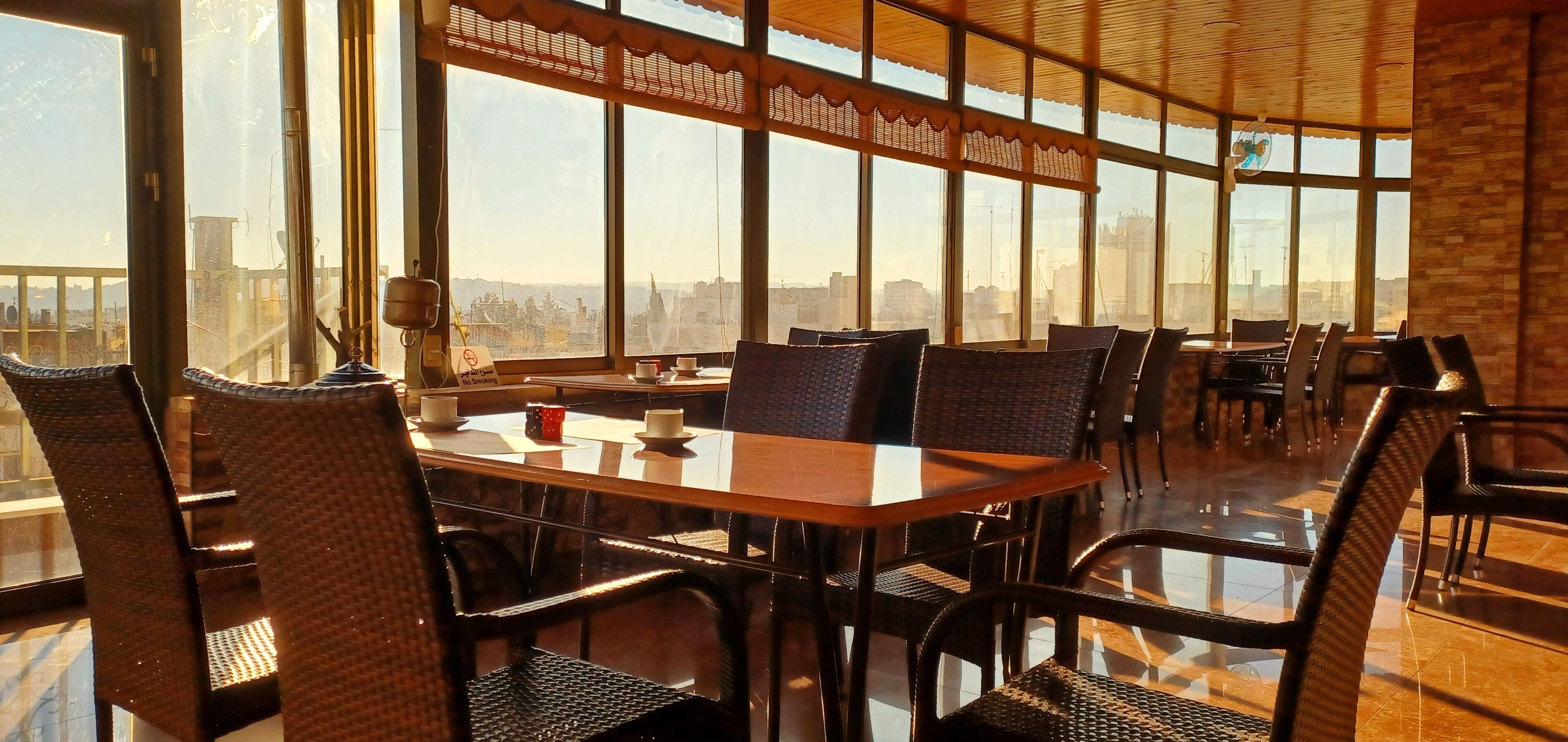 breakfast, lunch, dinner served; international cuisine