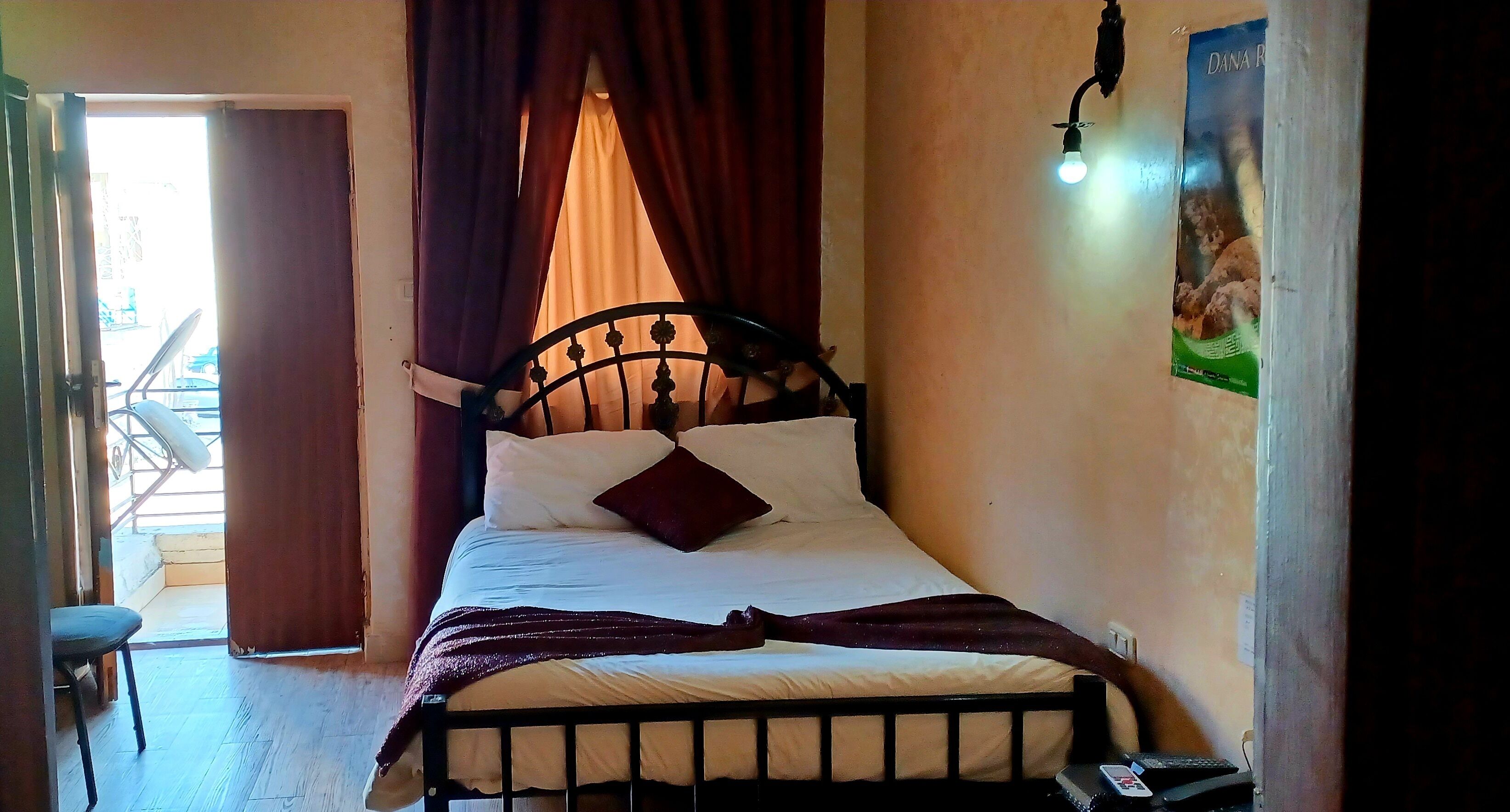 double or twin room | desk, blackout curtains, soundproofing, bed sheets