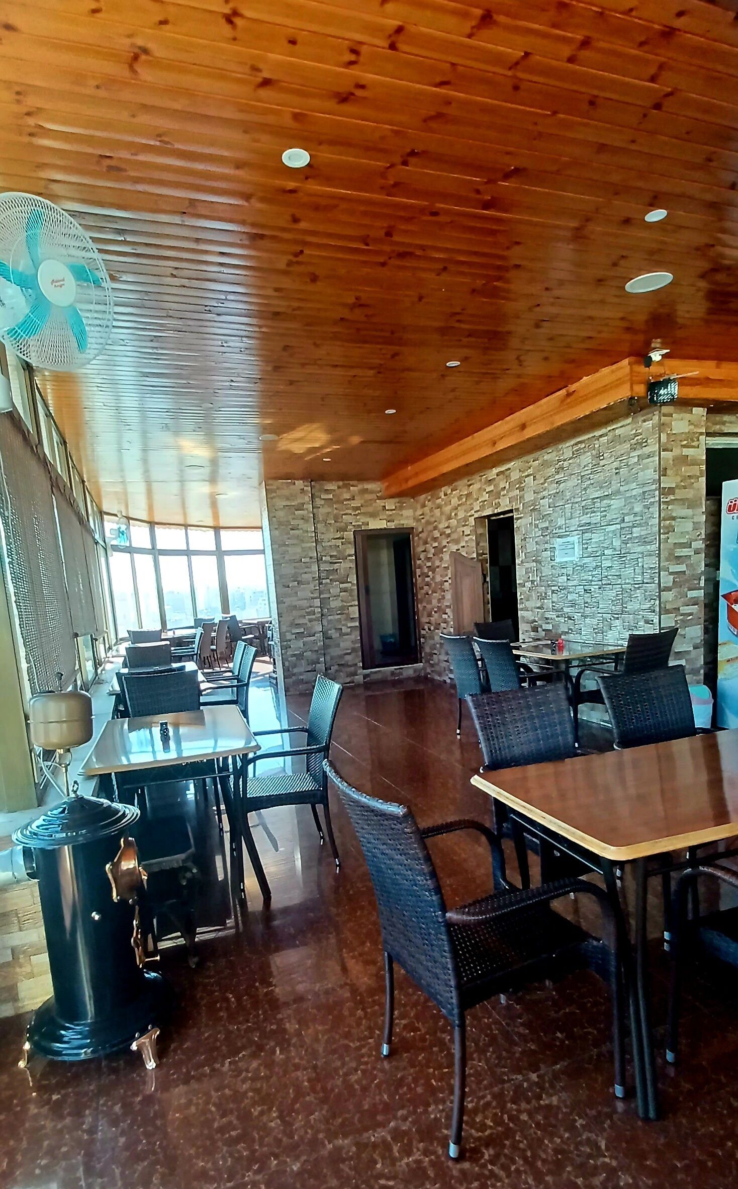 breakfast, lunch, dinner served; international cuisine