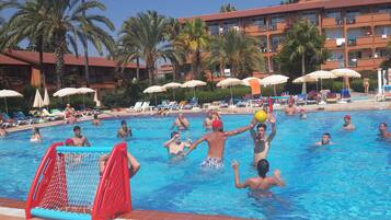 Outdoor pool, pool umbrellas, sun loungers