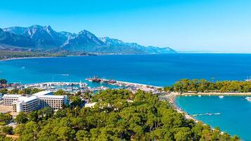 Privatstrand in der NĂ€he, LiegestĂŒhle, Sonnenschirme, StrandtĂŒcher