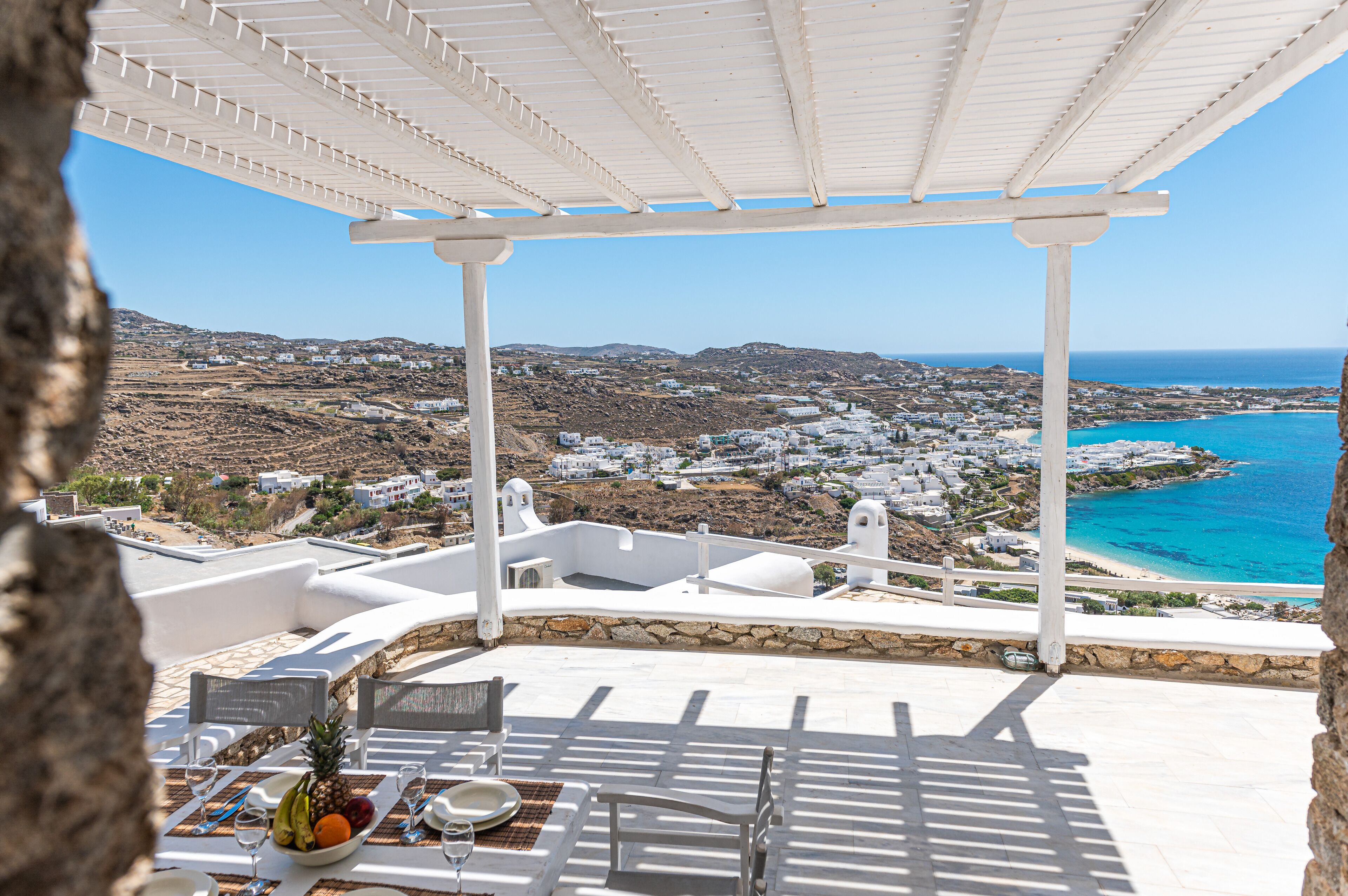 Luksusvilla, 4 soverom, adgang til basseng, sjøutsikt (Villa Thelgo 3) | Terrasse/patio