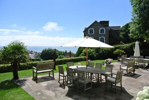 Outdoor dining - Hillside (Ventnor)