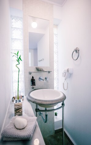 Luxury Villa, 2 Bedrooms, Sea View, Beachside (Purple Haze Place) | Bathroom