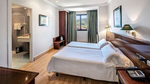 1 bedroom, desk, blackout curtains, iron/ironing board (on request) - Hotel Torrebillela (Mungia)