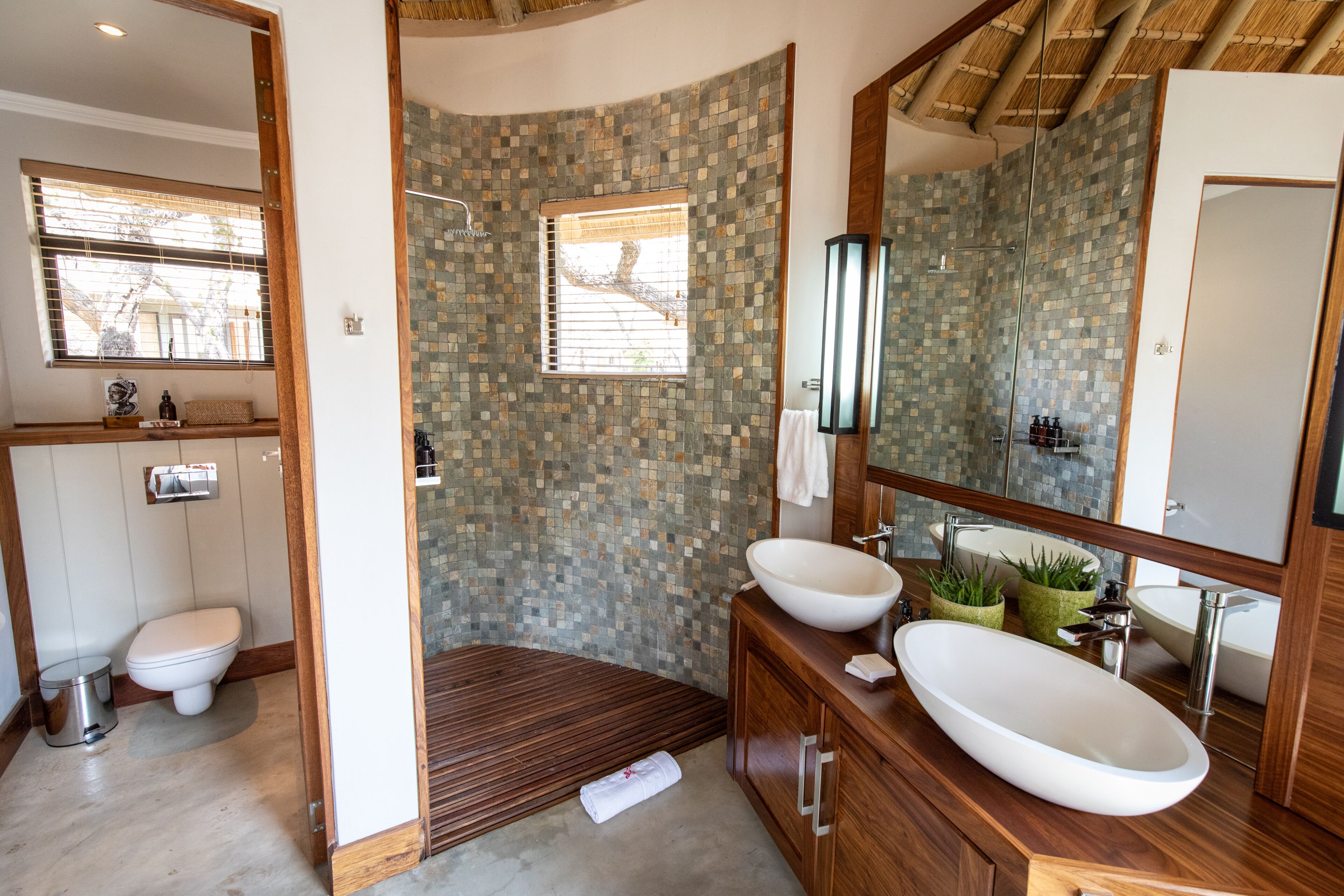 Luxury Suite | Bathroom
