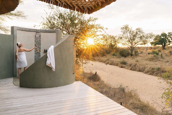 4 habitaciones, cubrecamas, minibar y decoración personalizada