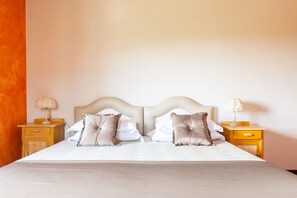 Appartamento Colle di Buggiano | Minibar, in-room safe, bed sheets - Collina Toscana Agriturismo & Apartments (Monsummano Terme)