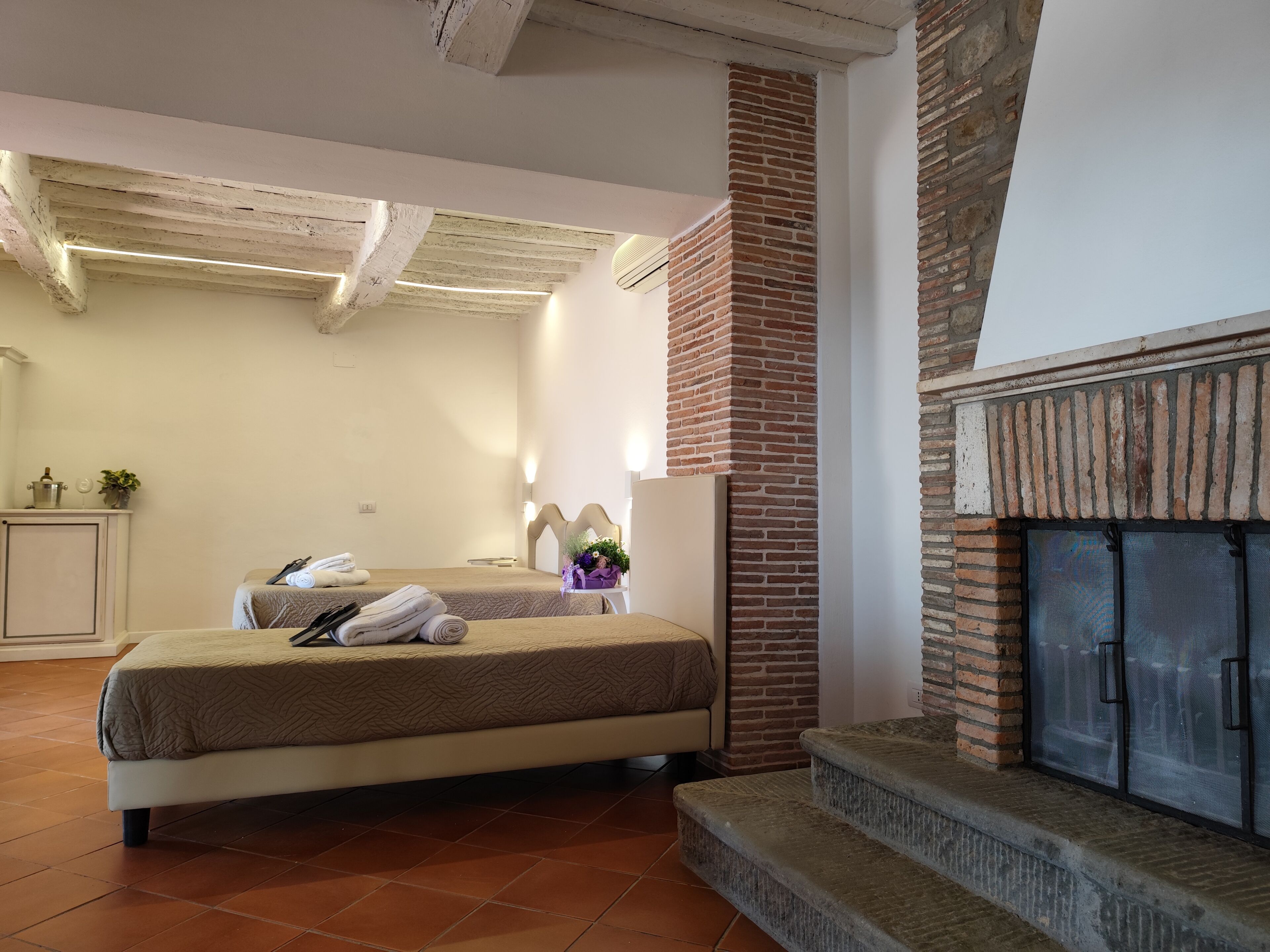 Appartamento Superior Massa | Minibaari, tallelokero huoneessa, vuodevaatteet