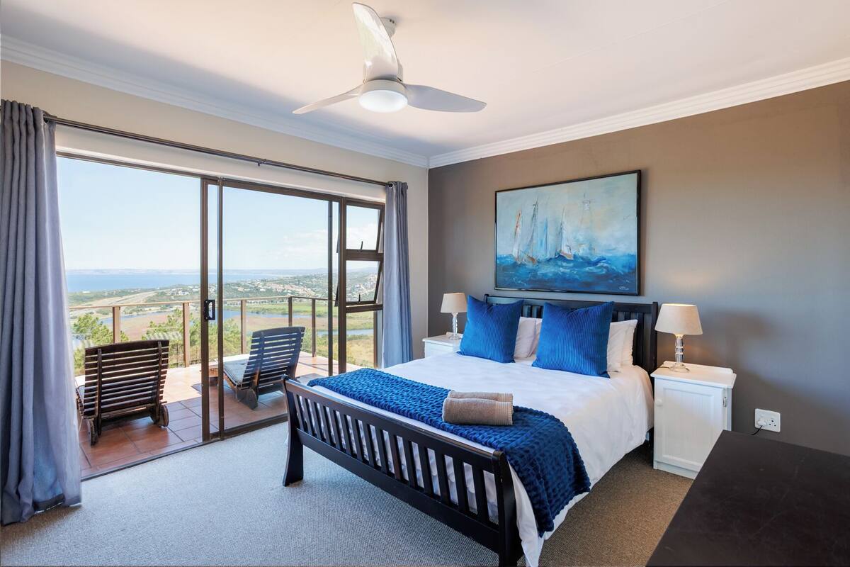 Deluxe Apartment, 3 Bedrooms | In-room safe, desk, laptop workspace, blackout drapes