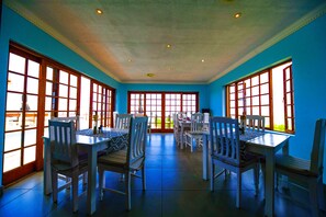 Breakfast, lunch, brunch served; pool views