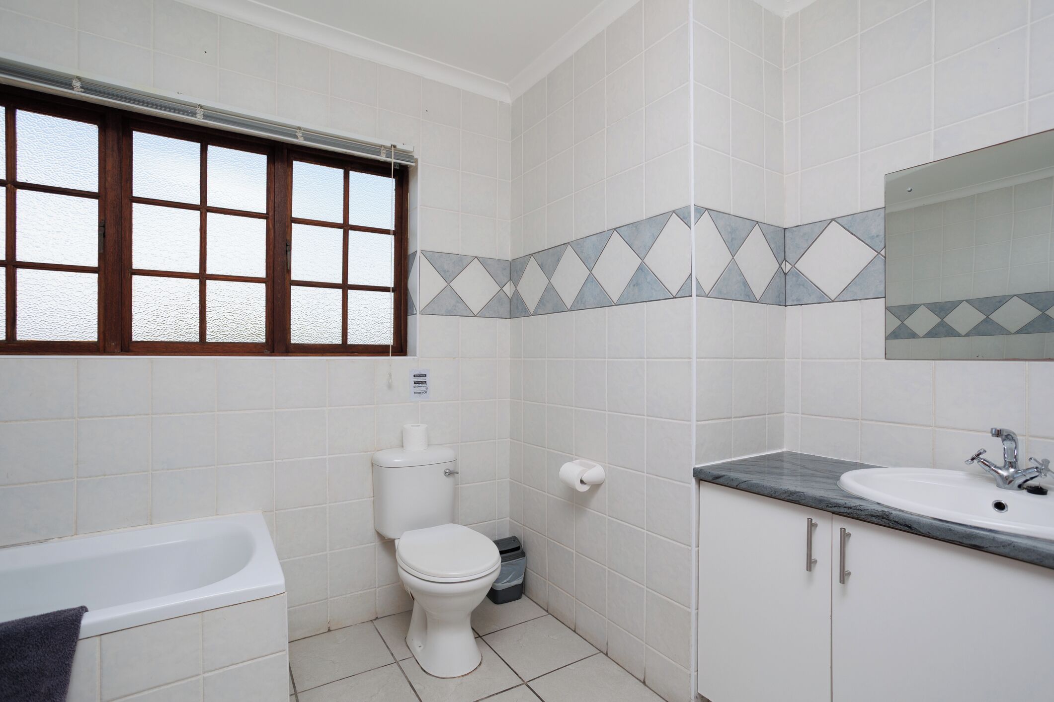 Family Apartment, 3 Bedrooms | Bathroom | Free toiletries, hair dryer, towels, soap