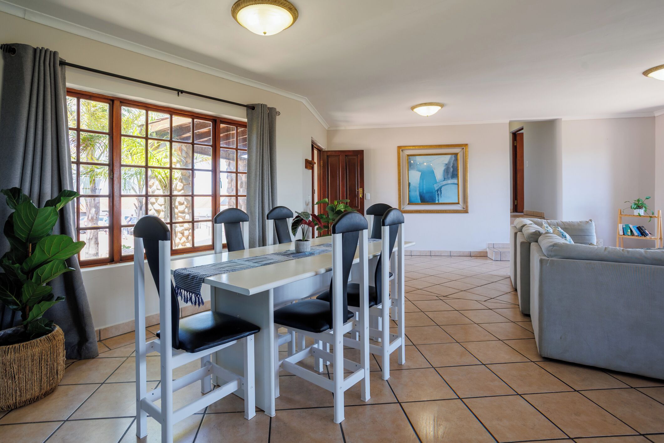 Familienapartment, 3 Schlafzimmer | Wohnbereich | Fernseher