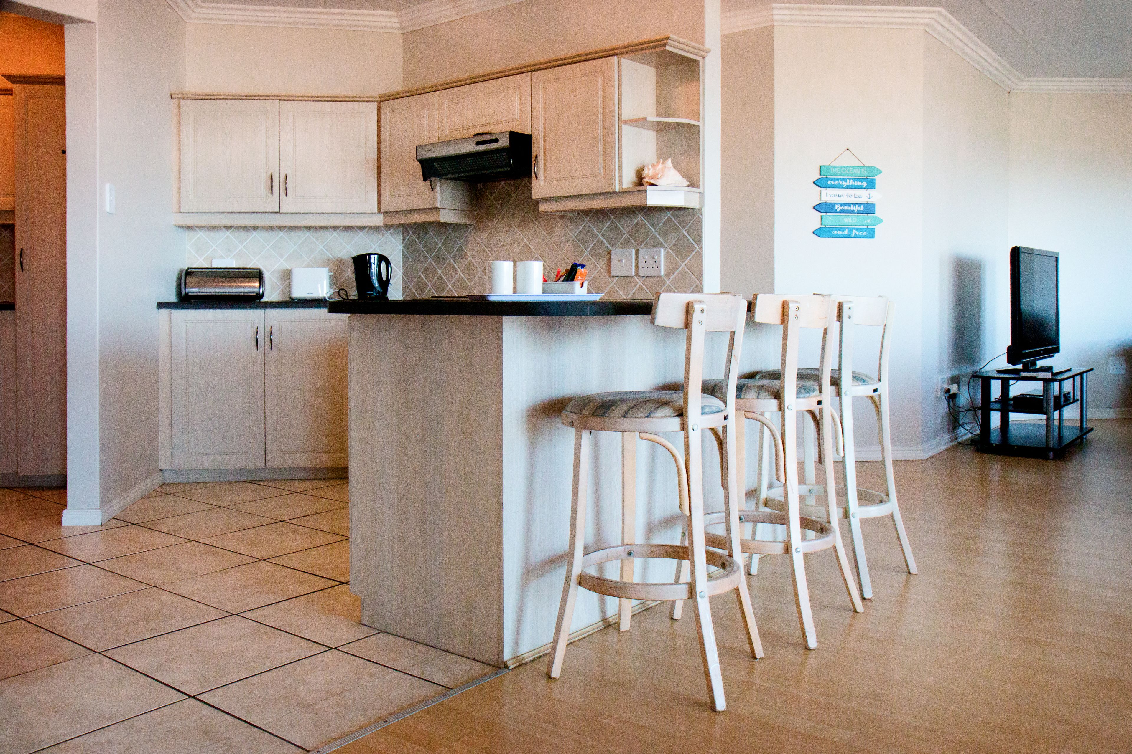 1 bedroom studio apartment | private kitchen | electric kettle