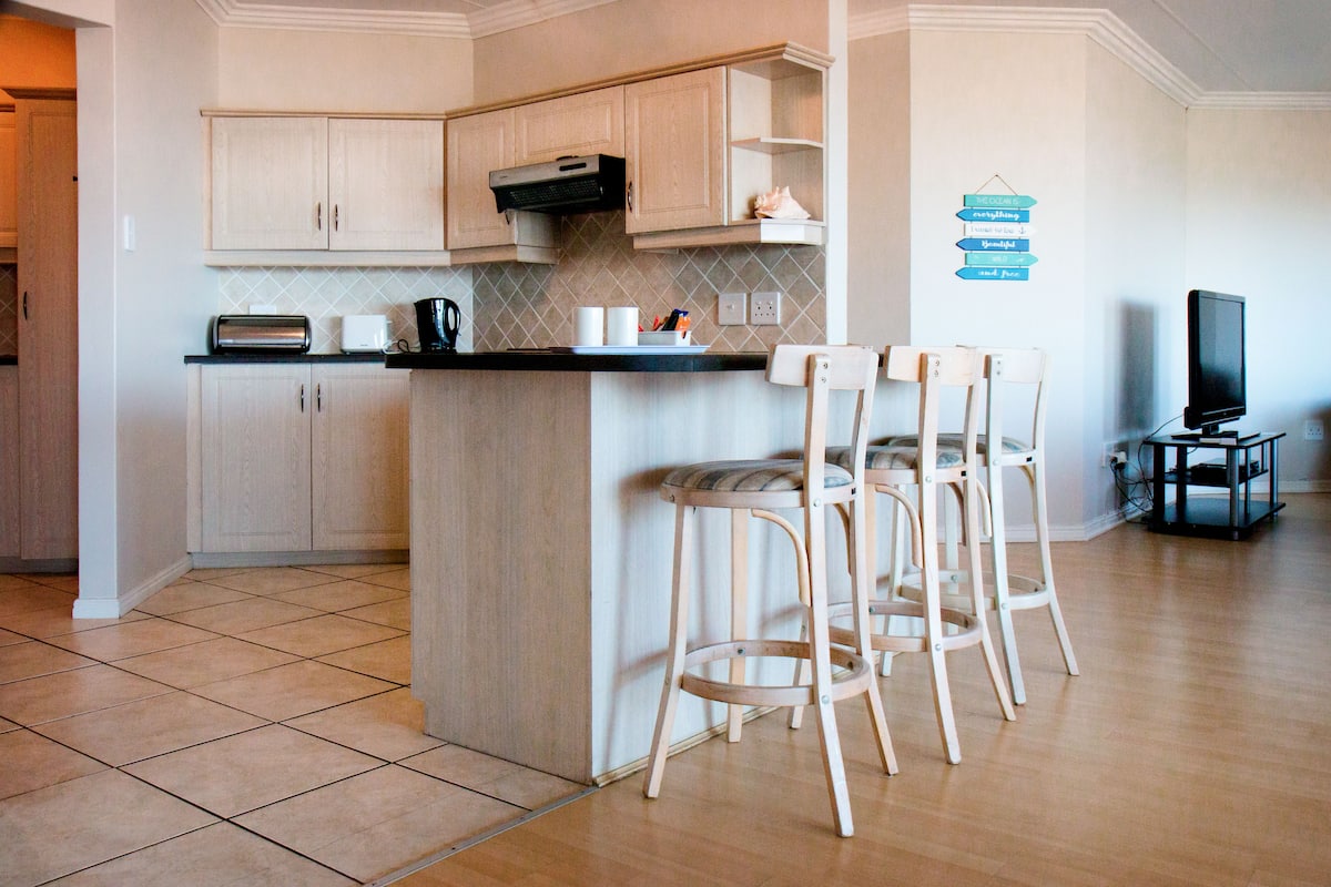 1 bedroom studio apartment | private kitchen | electric kettle