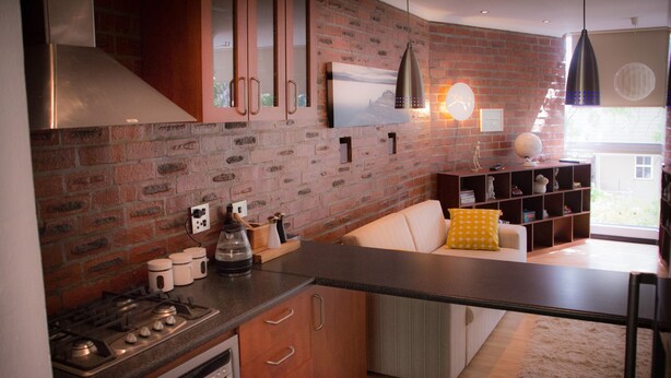Appartement (4 Sleeper ) | Privékeuken | Een koffiezetapparaat/waterkoker, een koelkast, een magnetron