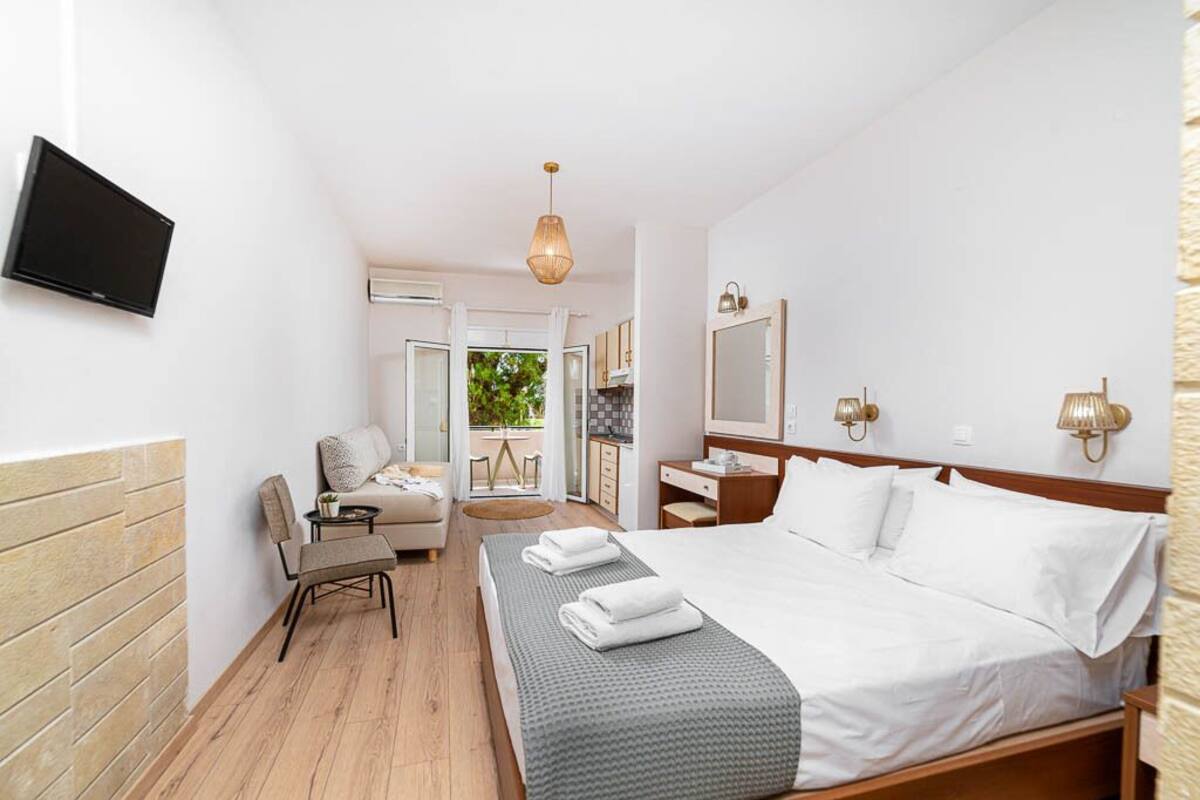 In-room safe, laptop workspace, free WiFi, bed sheets