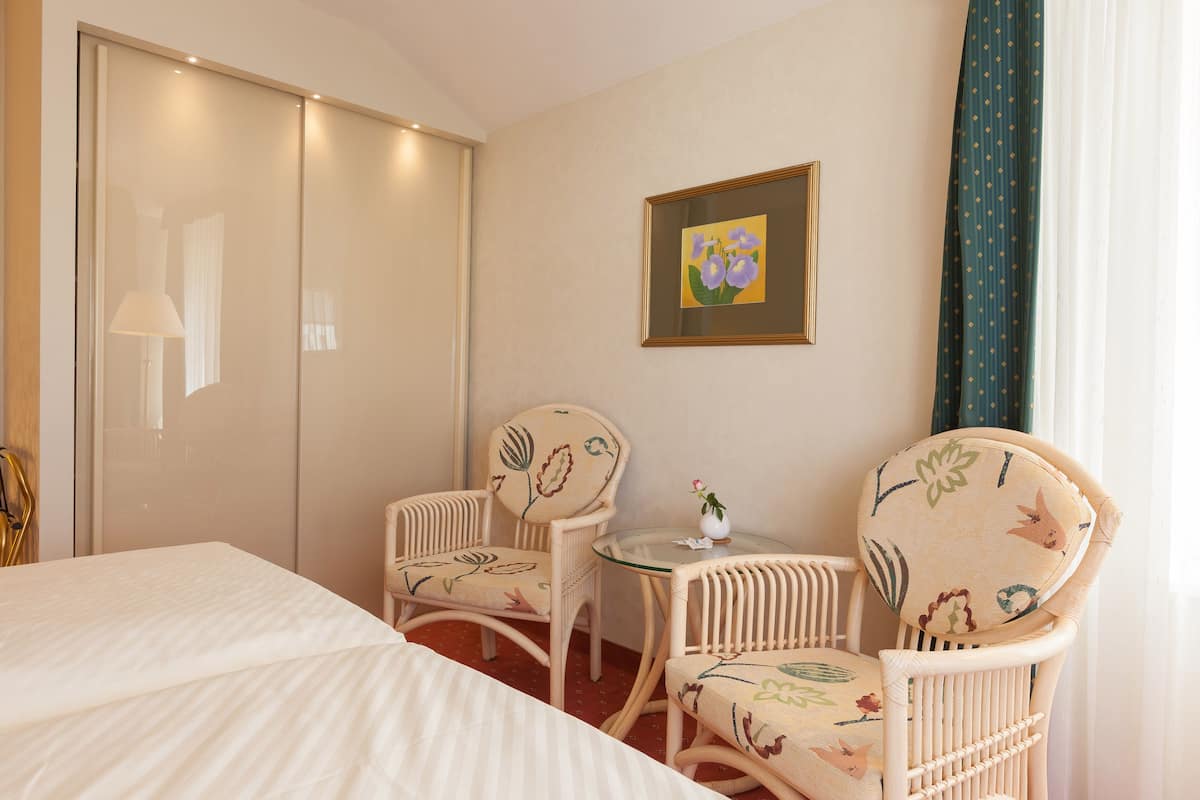 Minibar, Zimmersafe, Schreibtisch, BĂŒgeleisen/BĂŒgelbrett