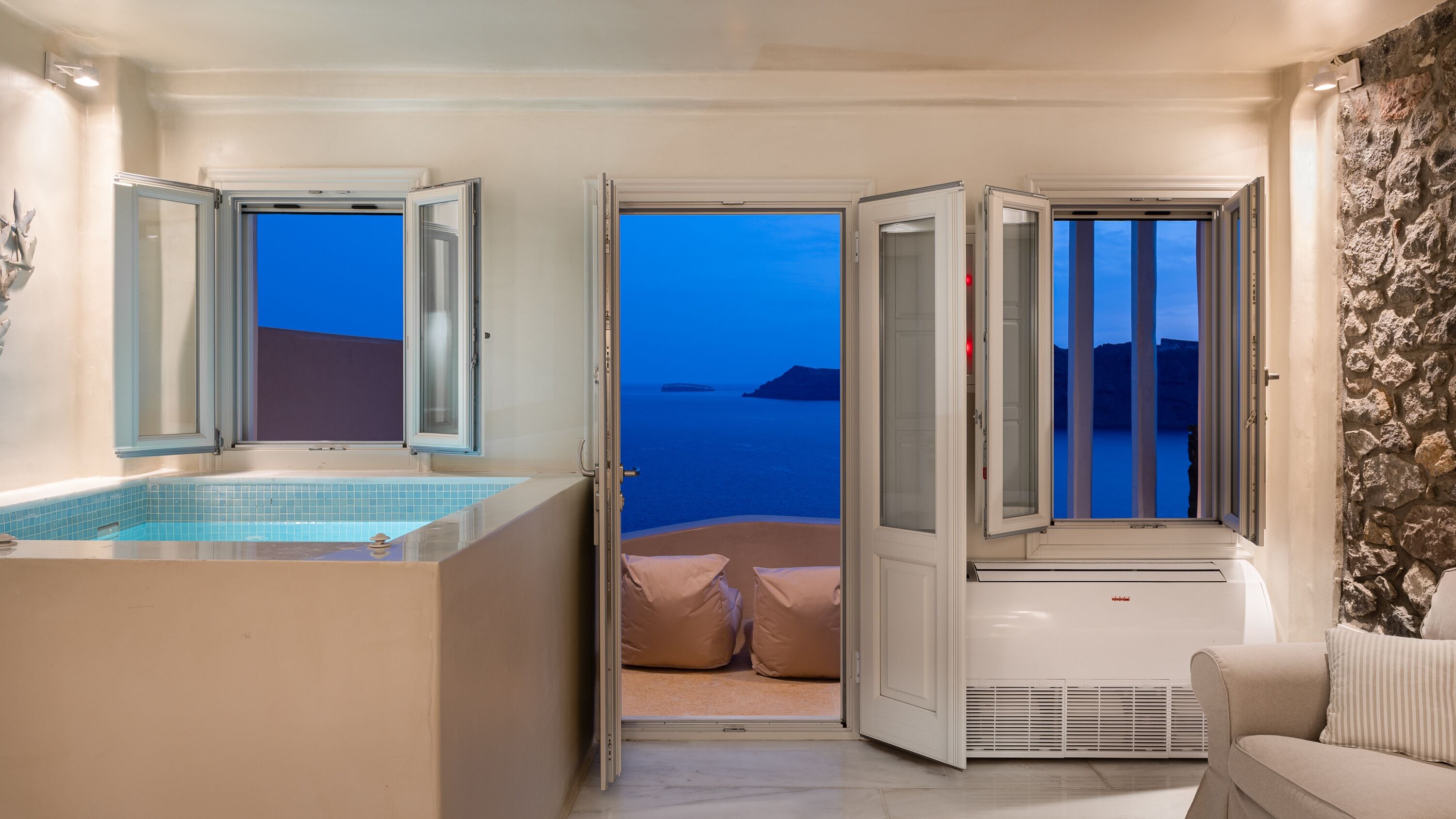 Executive Suite, Jetted Tub, Sea View | Premium bedding, minibar, in-room safe, individually decorated