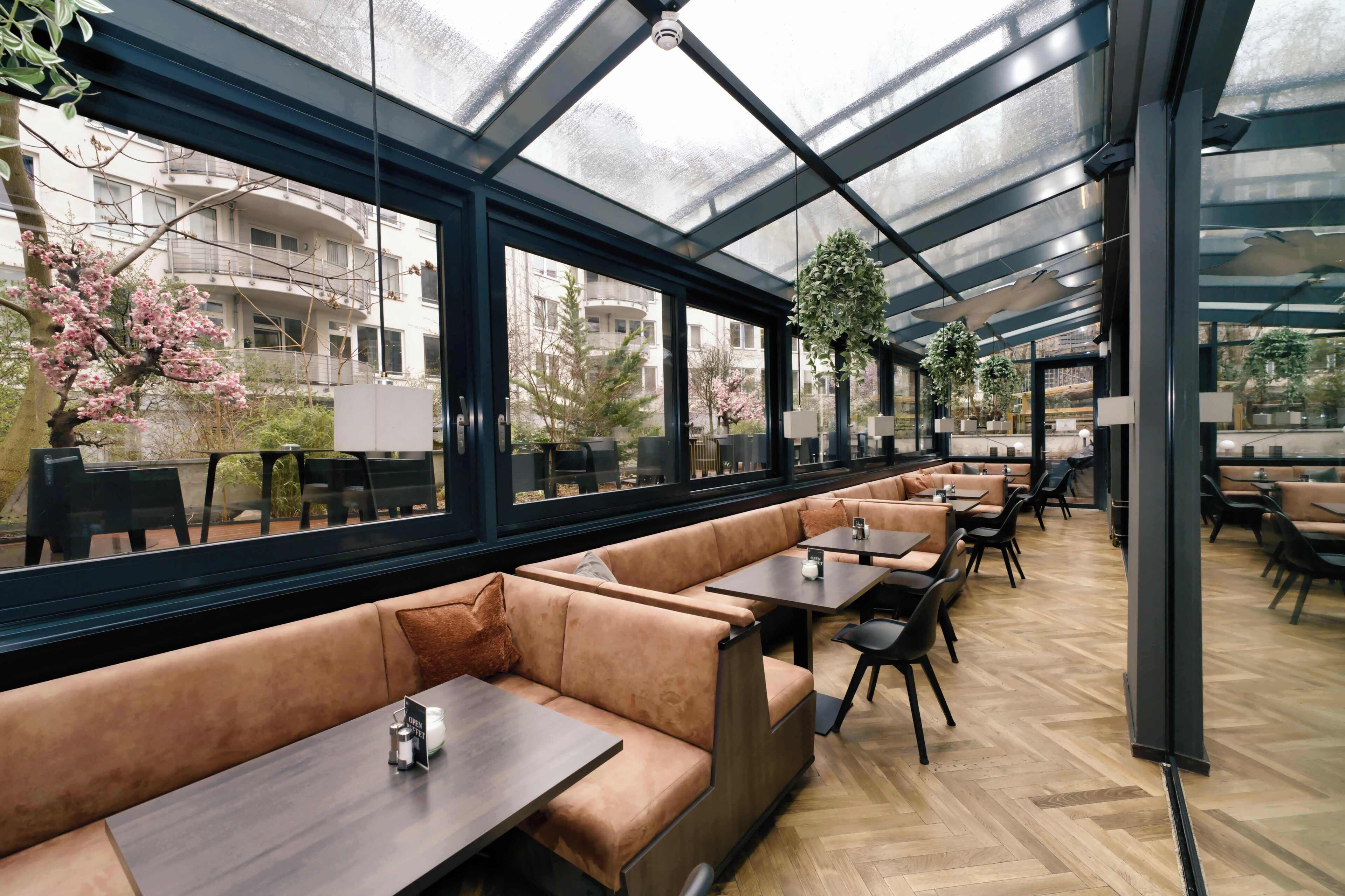 Buffet breakfast on weekdays (EUR 18 per person)