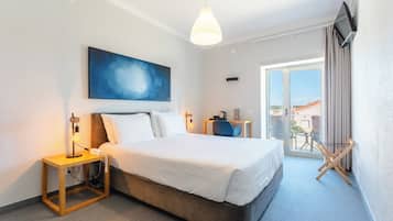 Superior Double Room, 1 Queen Bed, Terrace | Individually decorated, individually furnished, desk, laptop workspace