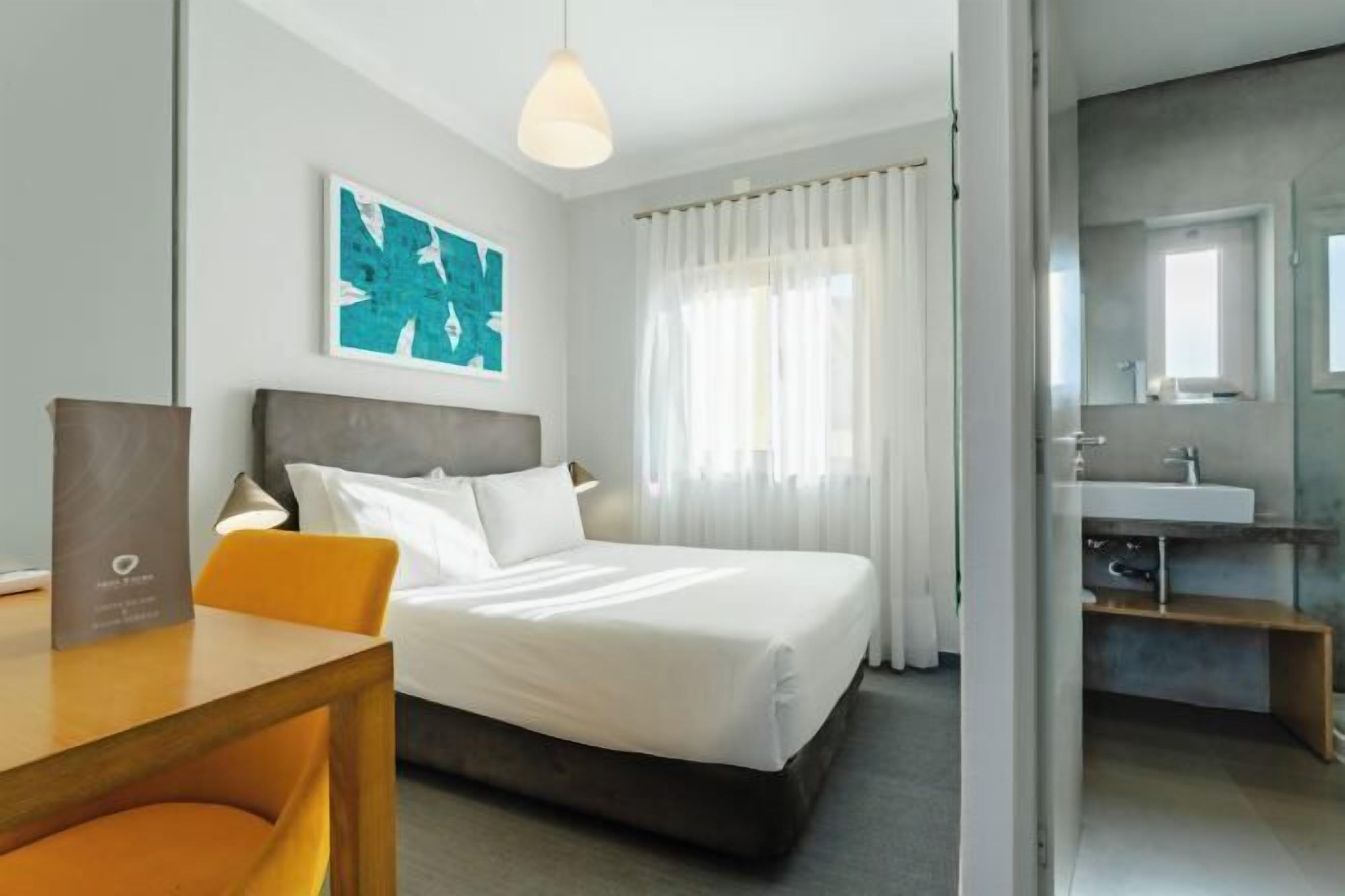 Individuell dekoriert, individuell eingerichtet, Schreibtisch