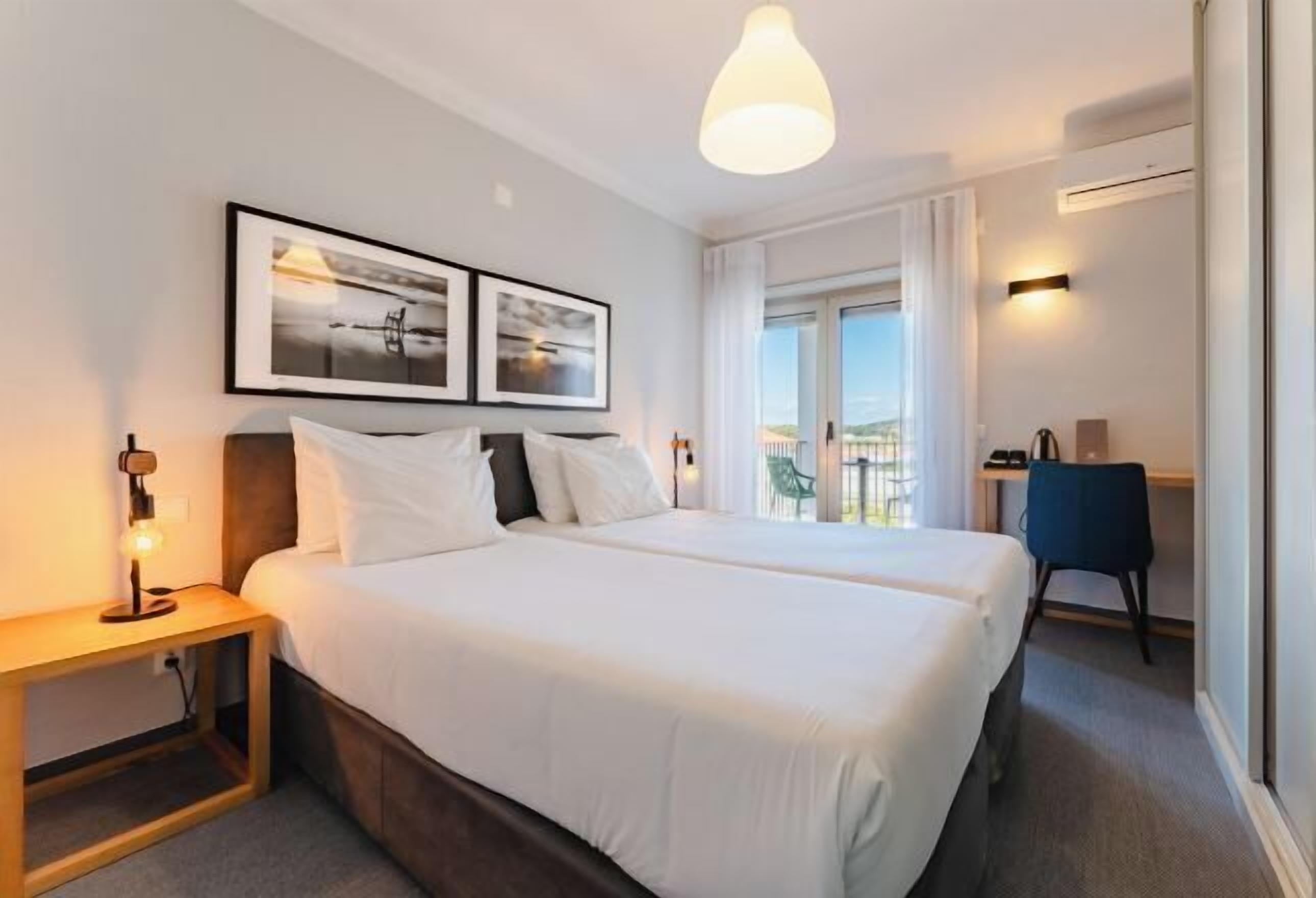 Individuell dekoriert, individuell eingerichtet, Schreibtisch