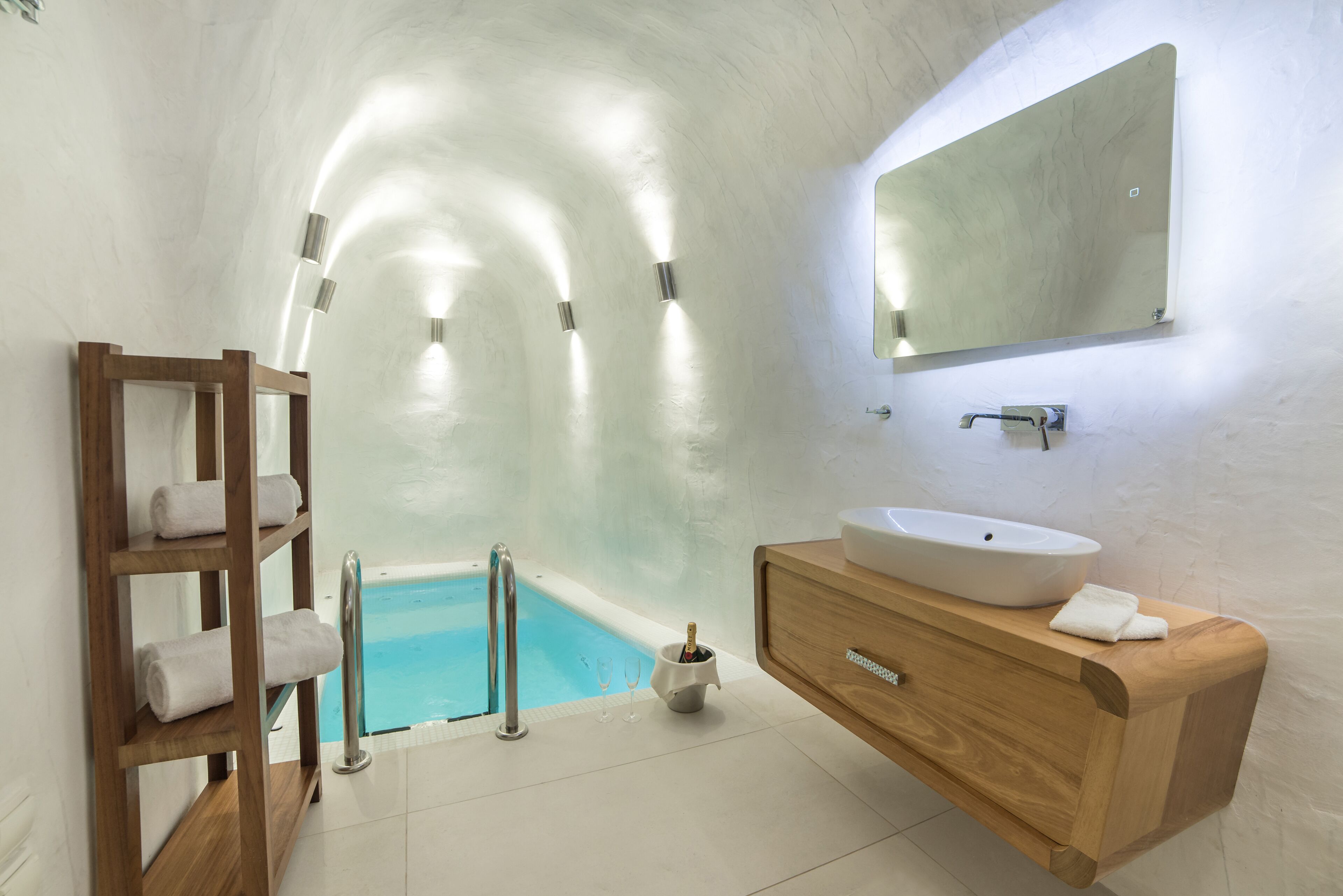 Shower, free toiletries, hair dryer, bathrobes